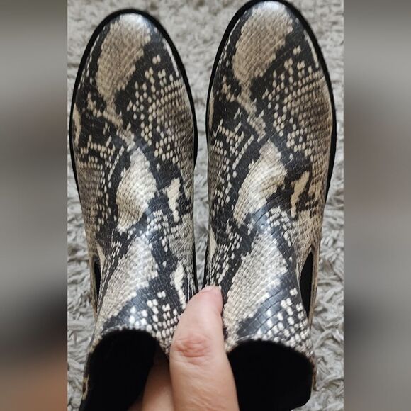 Steve Madden Snakeskin Booties Womens – Revived Clothing Exchange Size 8,5 - Picture 6 of 12